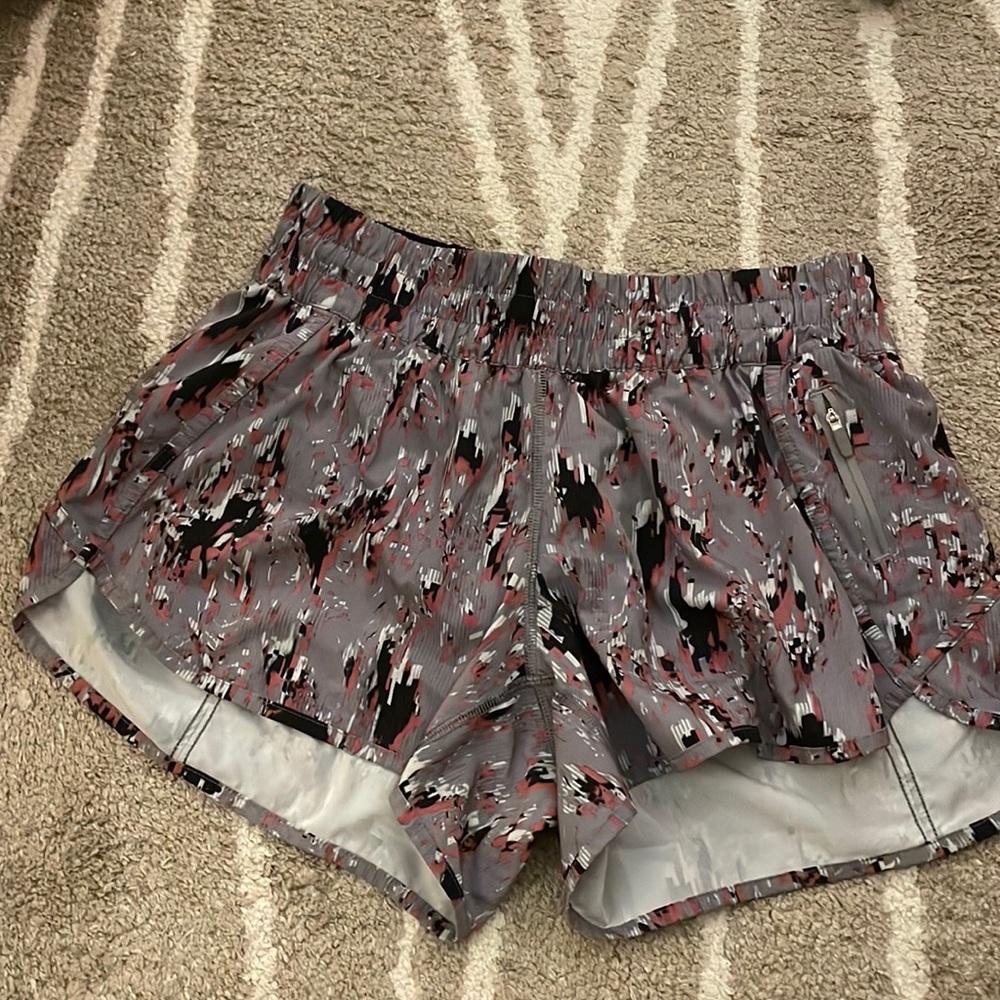Lululemon size 10 Hotty Hot shorts